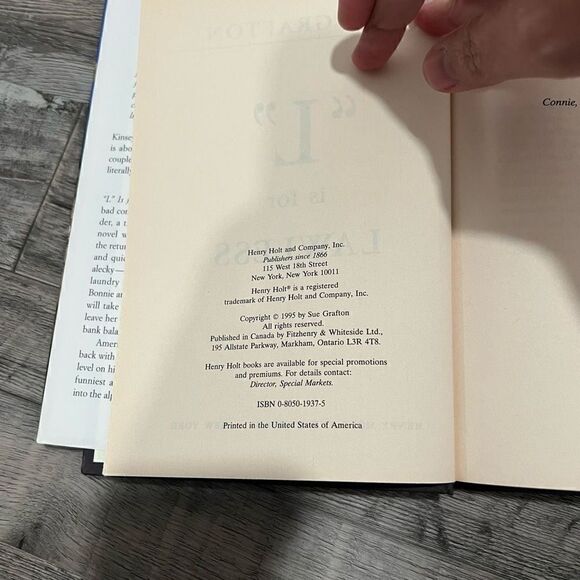 “L” is for Lawless by Sue Grafton Hardback - Picture 3 of 4